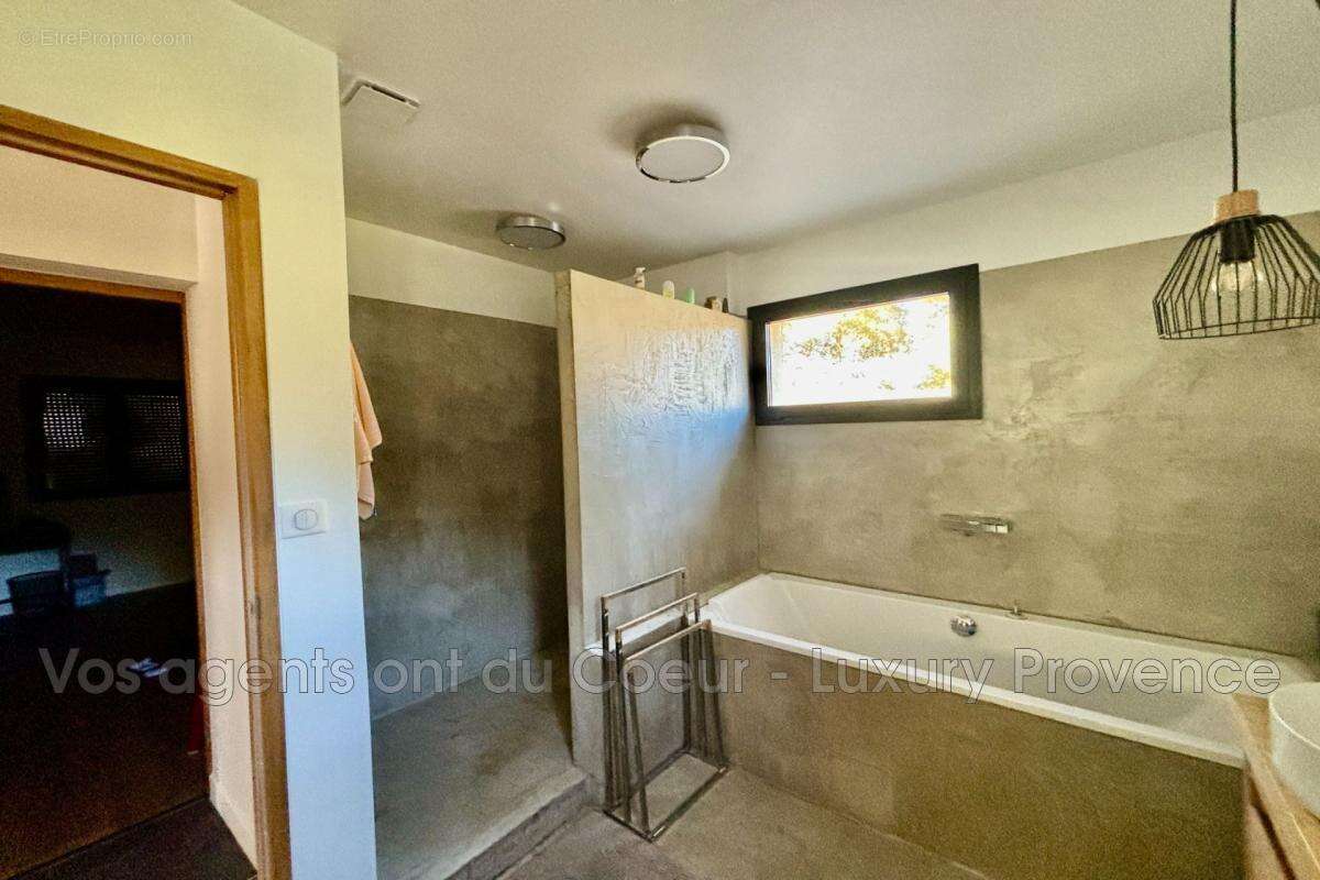 Maison à SIMIANE-COLLONGUE