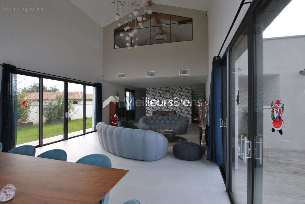 Maison à SAINT-SULPICE-ET-CAMEYRAC