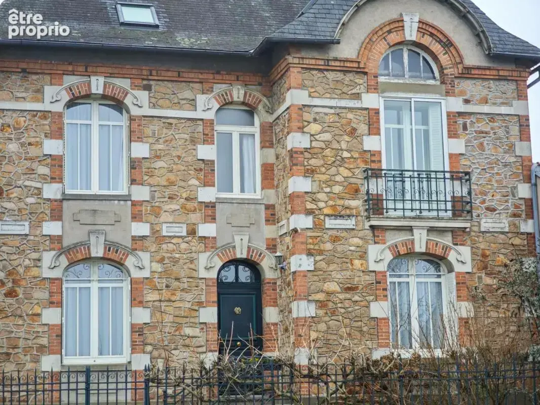 Cholet : maison de caractère en pierre – emplacement premium à cholet (quartier gare) - photo 2