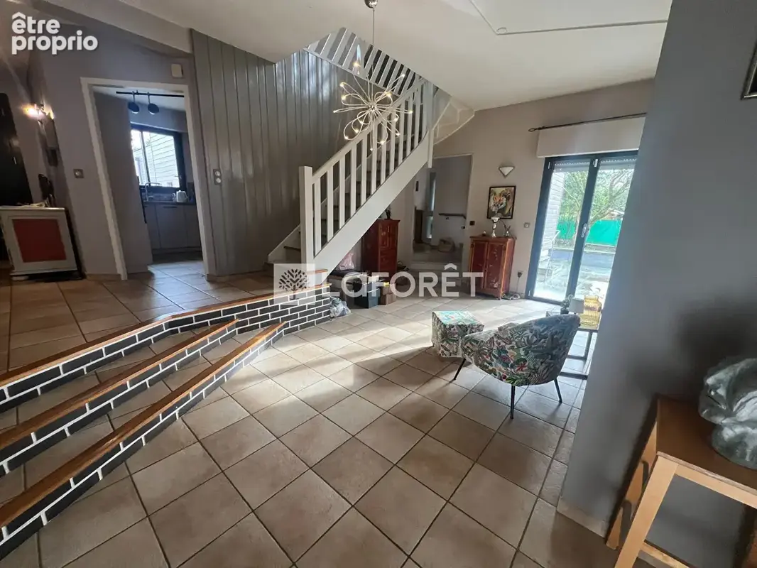 Trenal · Maison familiale 278 m² · Piscine couverte · Terrain 2 000 m² · DPE C - photo 7
