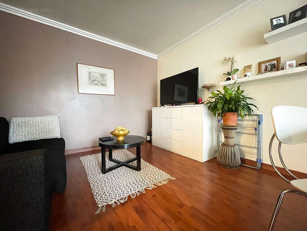 Appartement à LES PAVILLONS-SOUS-BOIS