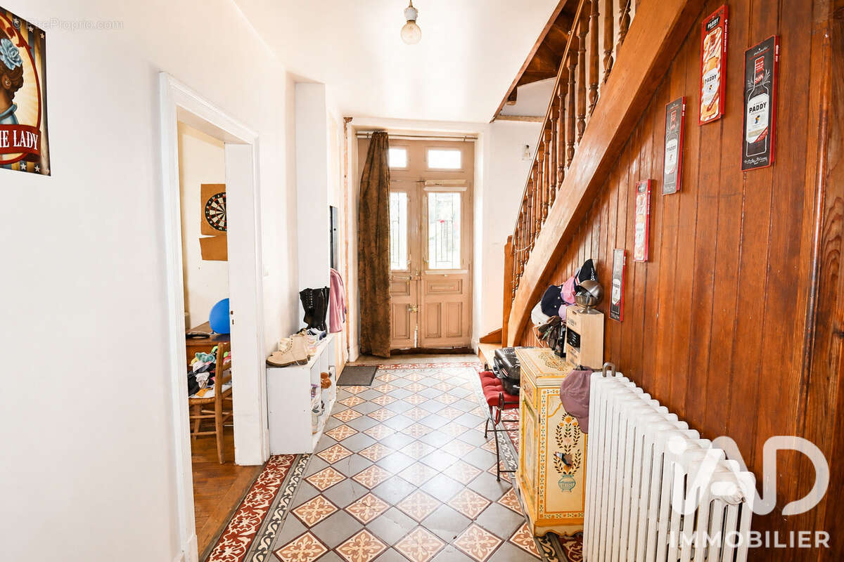 Maison 266 m² à Neuvic  - photo 5