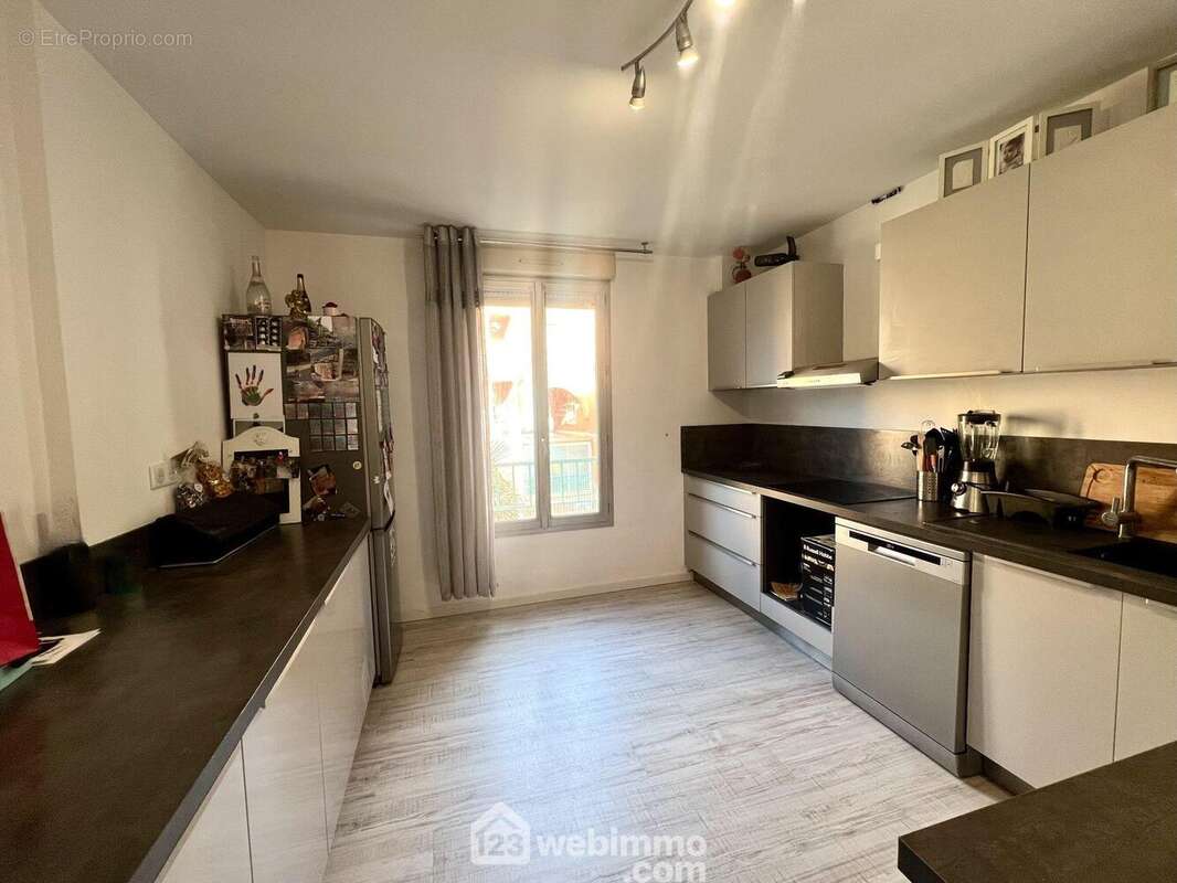 La cuisine est entièrement aménagée - Appartement à BIGUGLIA