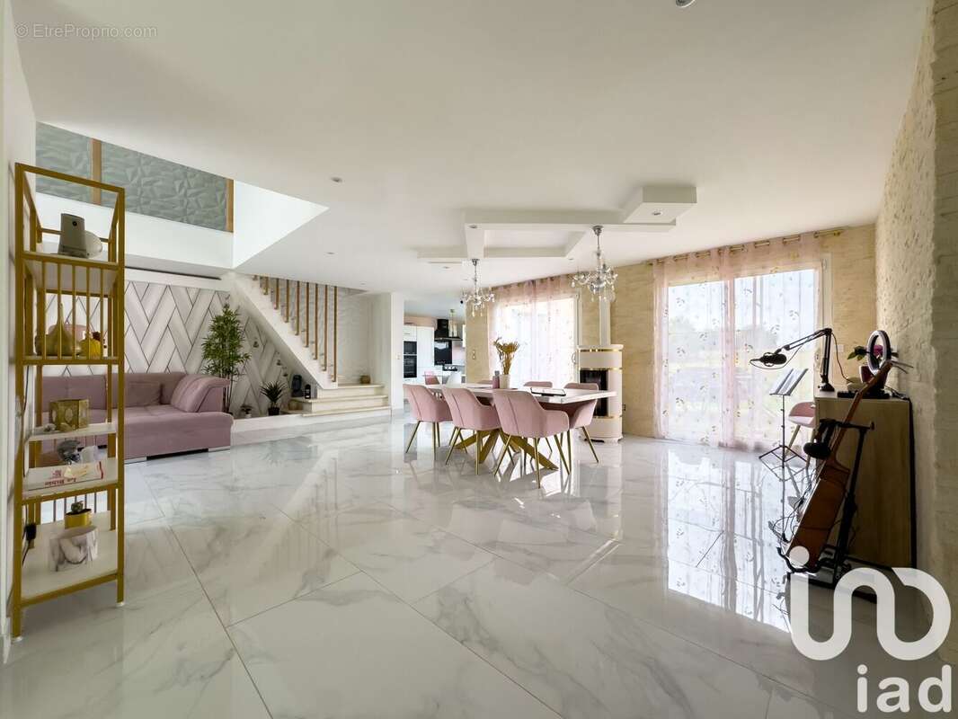 Photo 3 - Maison à POIX-TERRON