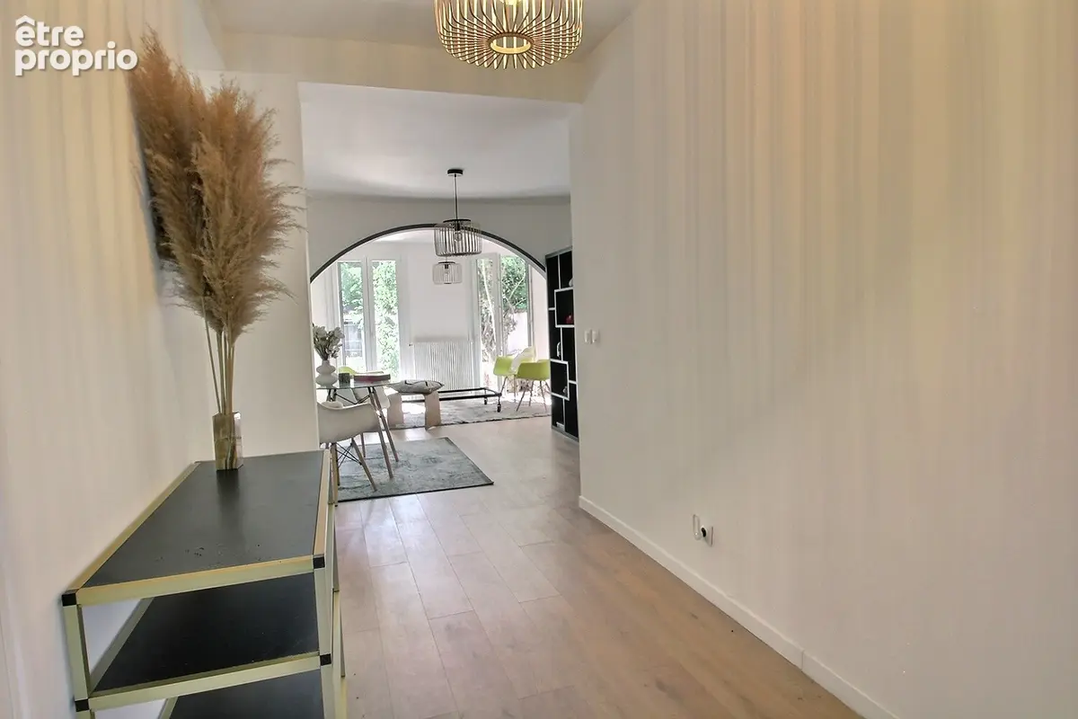 Maison avec jardin, garage et cheminée - photo 2