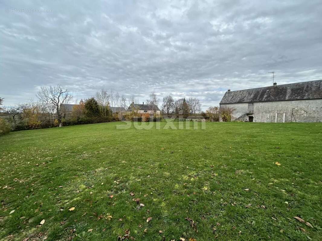 Maison à QUARRE-LES-TOMBES