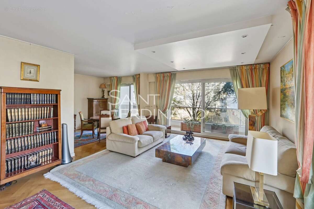 Appartement à NEUILLY-SUR-SEINE