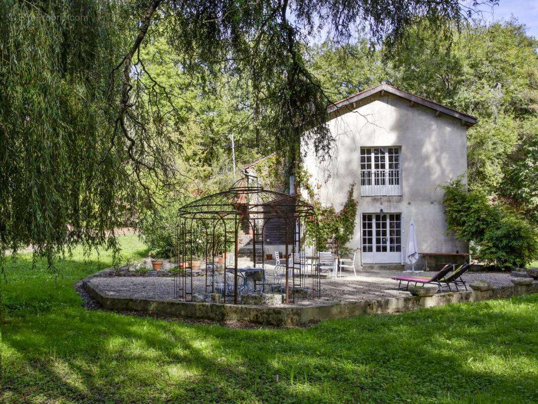 Maison à VIC-FEZENSAC