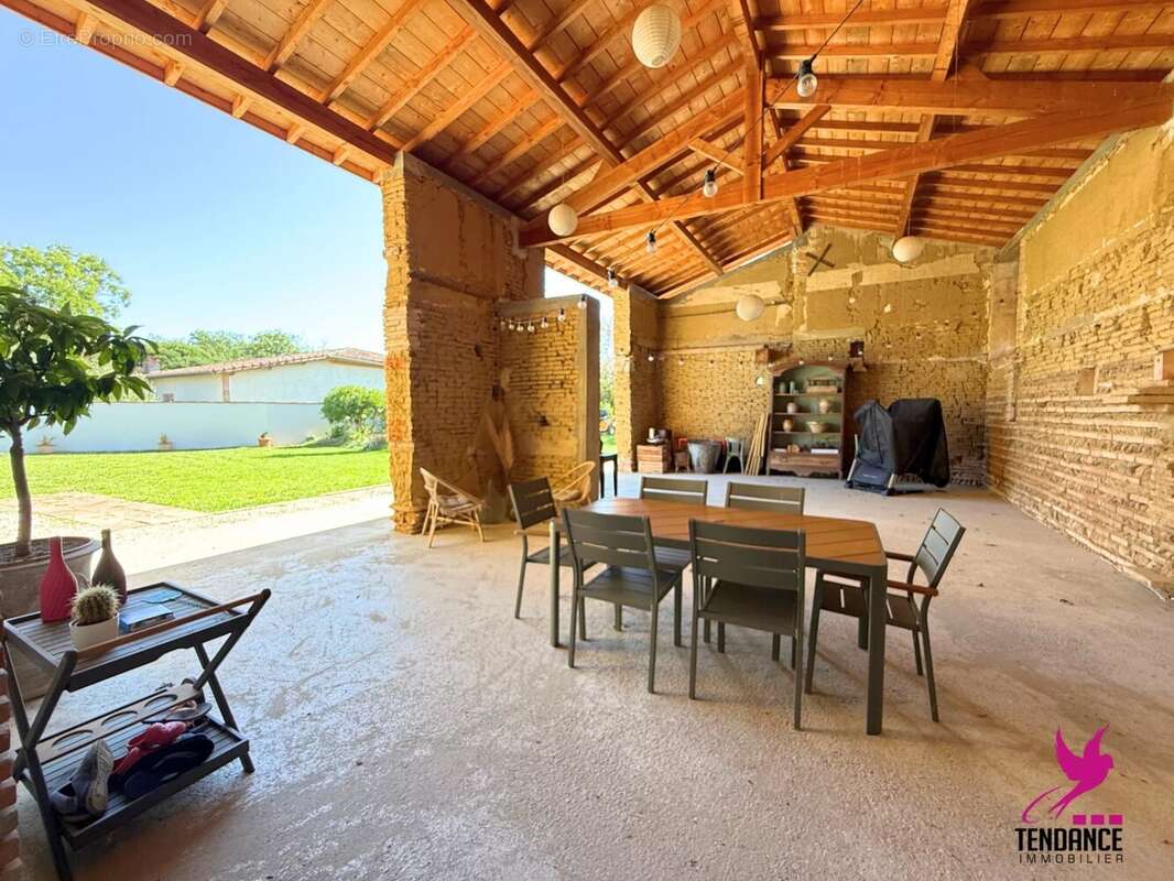 Maison à MONTAIGUT-SUR-SAVE