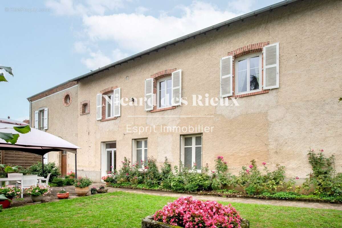 Maison à MAGNAC-LAVAL