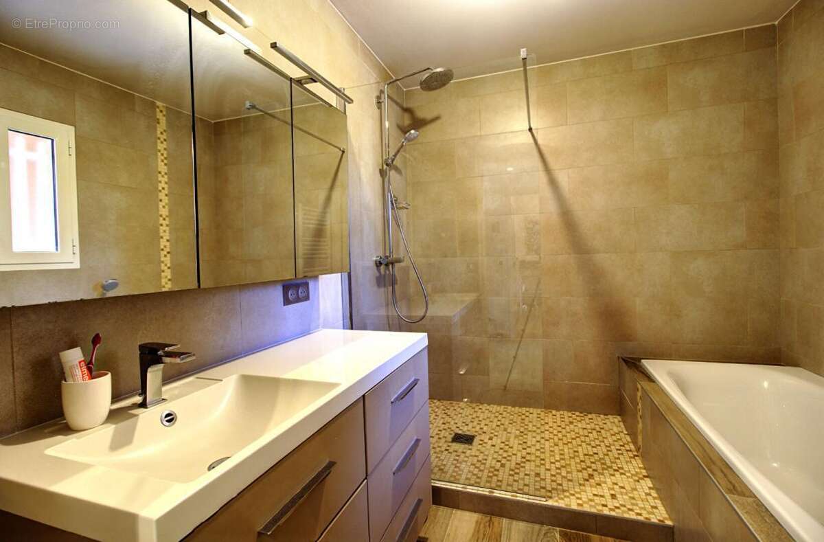 Appartement à MOUGINS