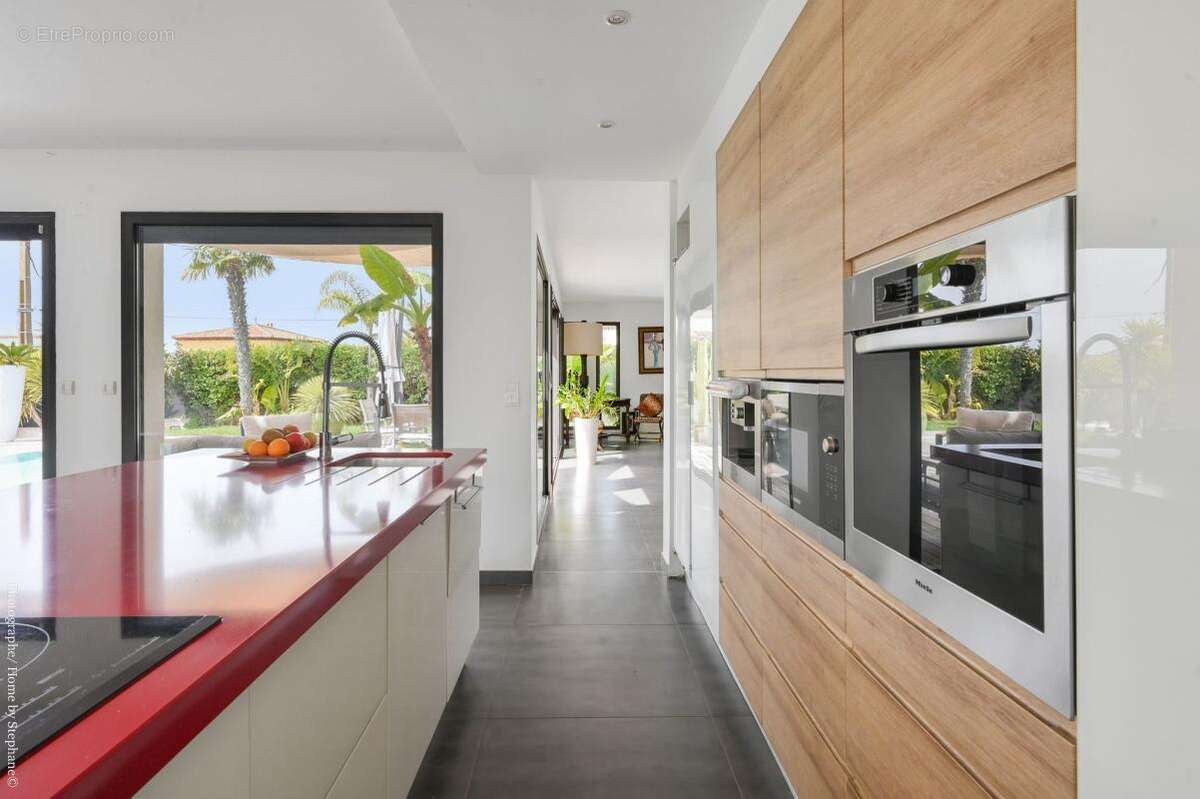 Sanary sur Mer - Villa d’exception de 250 m² – Piscine à débordement - photo 9