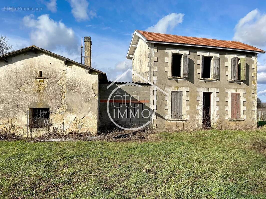 Maison à PUJOLS