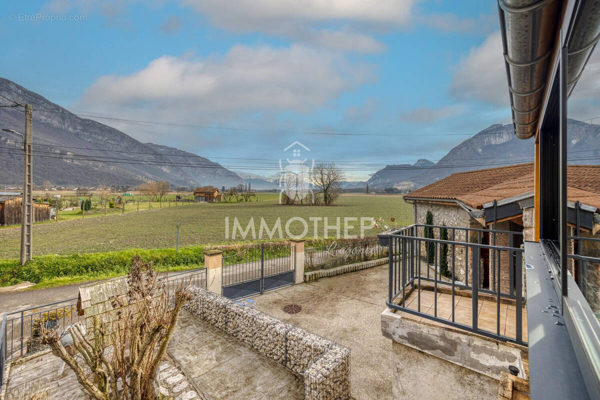 Maison 175 m² à Voreppe  - photo 1