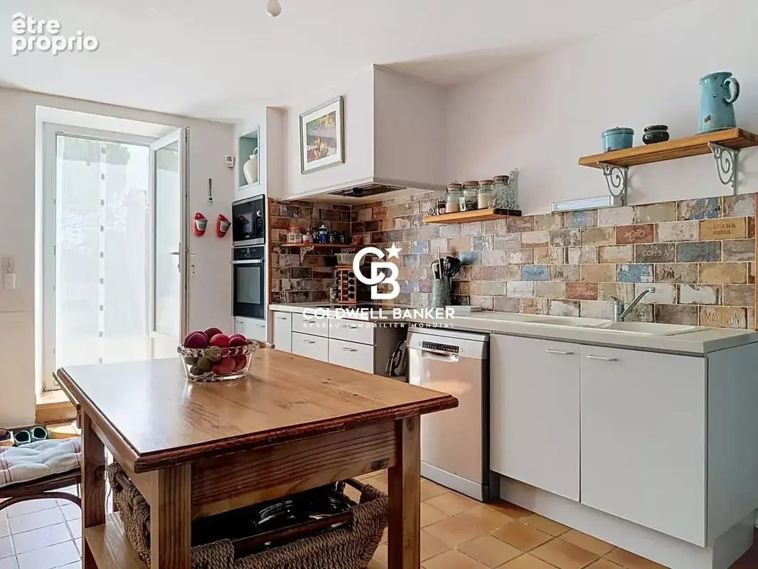 Une maison de caractère, un intérieur soigné et une véritable atmosphère - 10km de Saintes - photo 3
