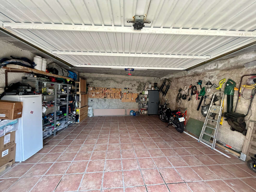 CHATEAUGAY - Maison de bourg Auvergnate de 101 m2, 3 chambres, garage, cave et parking double. - photo 12
