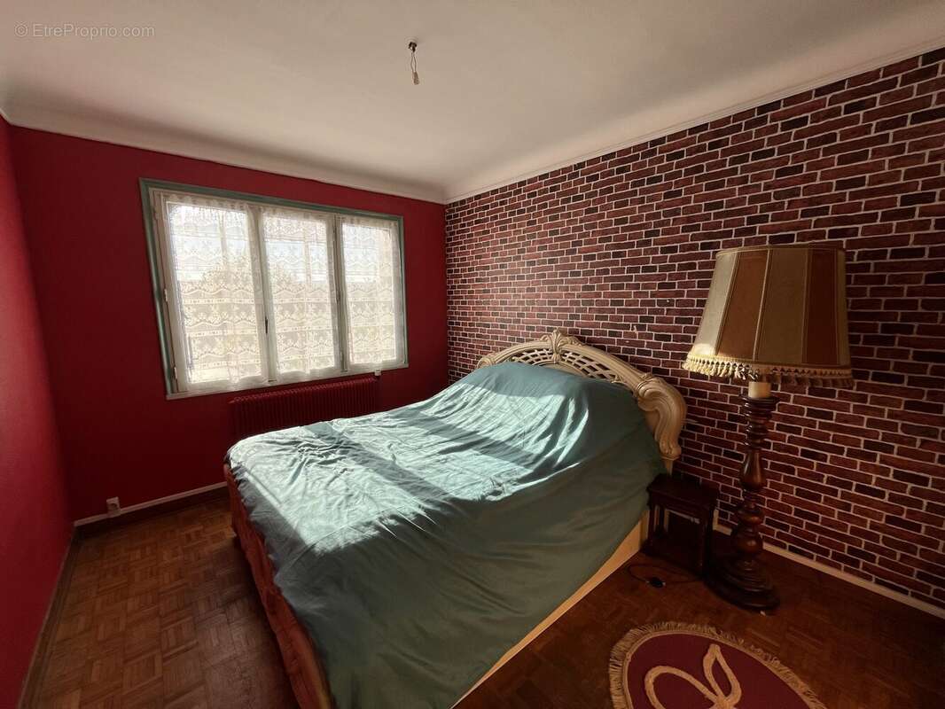 Maison à SURY-LE-COMTAL