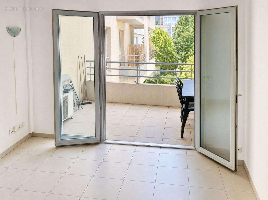 Appartement à SAINT-LAURENT-DU-VAR