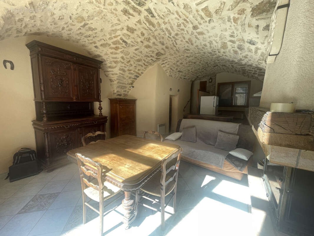 Maison à SAINT-GUILHEM-LE-DESERT