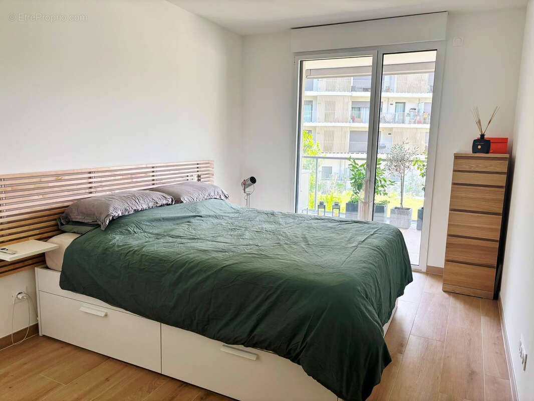 Appartement à SAINT-LAURENT-DU-VAR