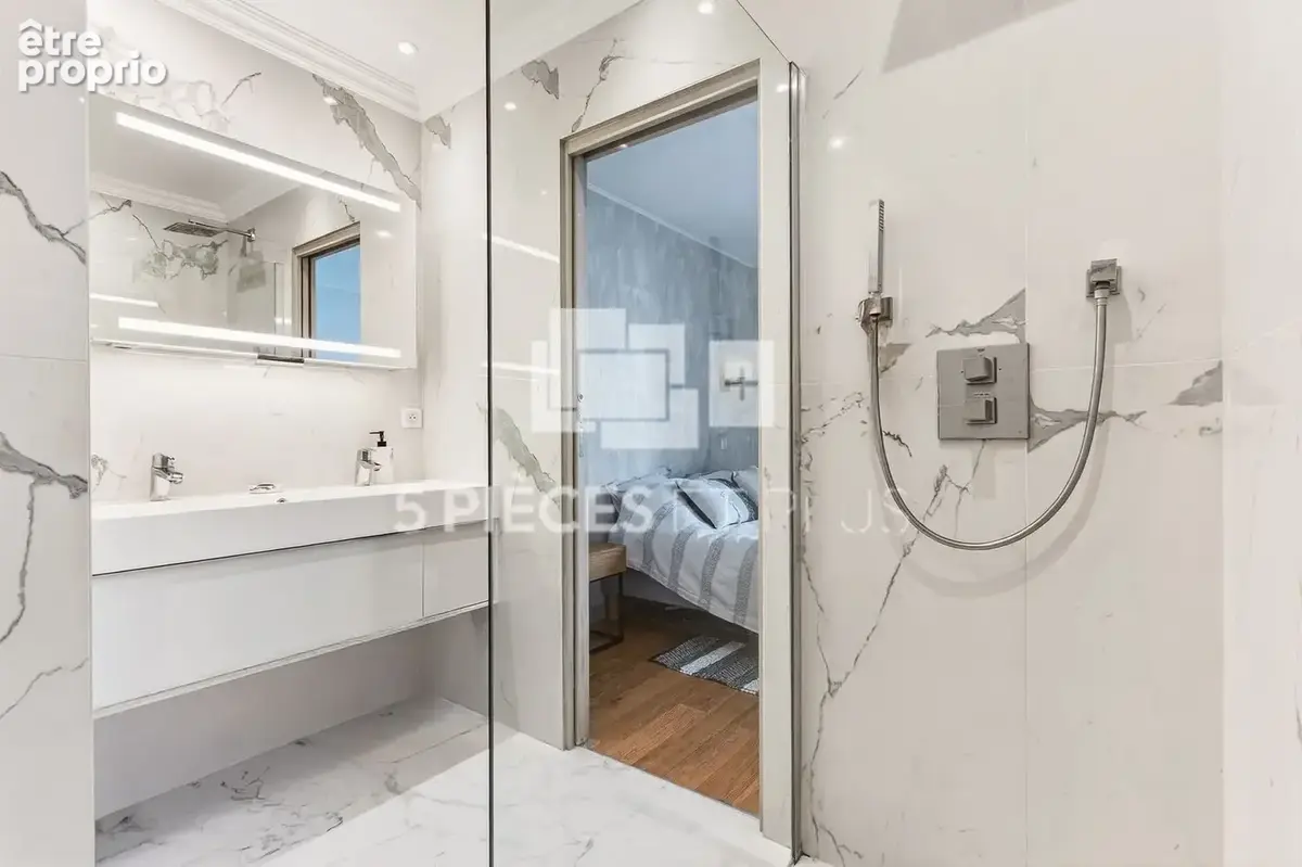 Rare - appartement rénové avec balcon, cave et parking - photo 11