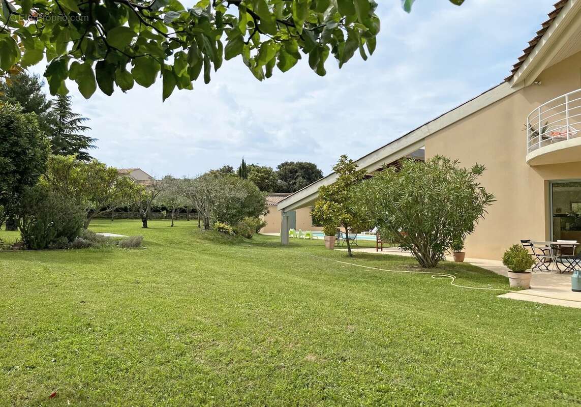 Maison à L'ISLE-SUR-LA-SORGUE