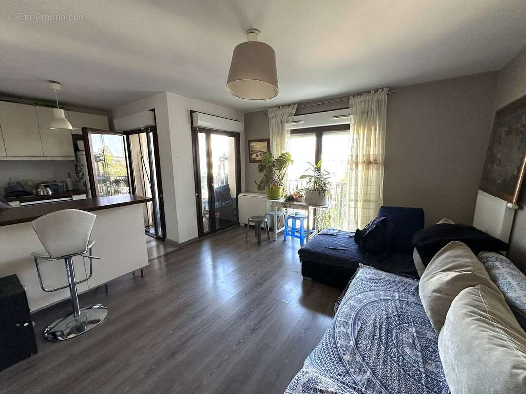 Appartement à LES PAVILLONS-SOUS-BOIS