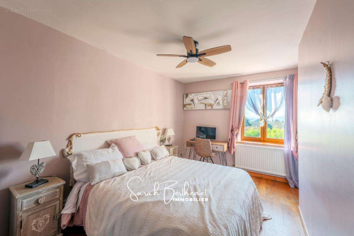 Maison à LA TOUR-DE-SALVAGNY