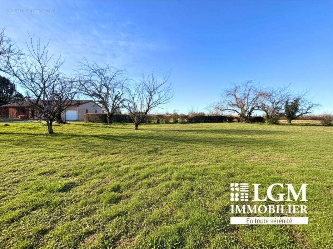 Terrain à MONTBETON