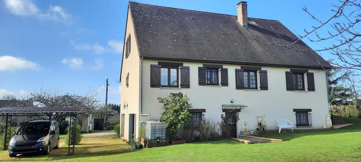 Maison à THIVIERS
