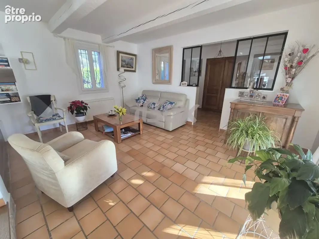 Cuers, proche centre ville, cadre campagne, maison de plain pied 117m2 type 5, 3ch, garage, dépendance, piscin - photo 5