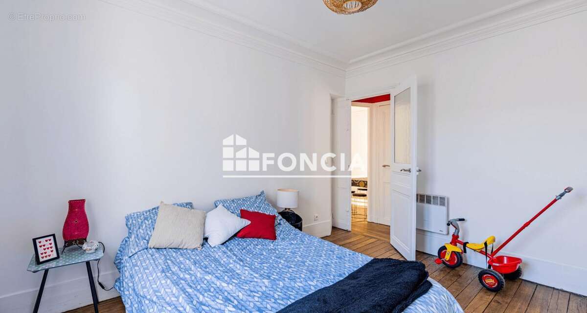 Appartement à PARIS-11E