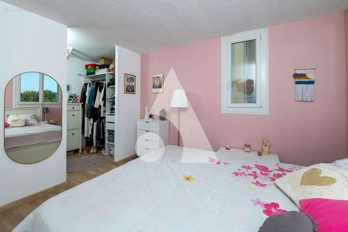 MARSEILLE 13e ? T4 traversant de 85,70 m² avec jardin privatif, terrasses et garage fermé - photo 11