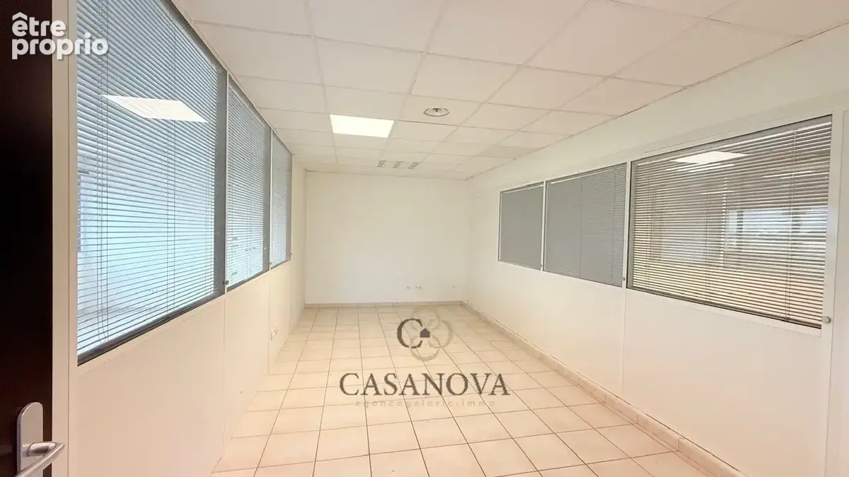 Immeuble de 800 m² avec potentiel de transformation en habitation à Lattes - photo 5