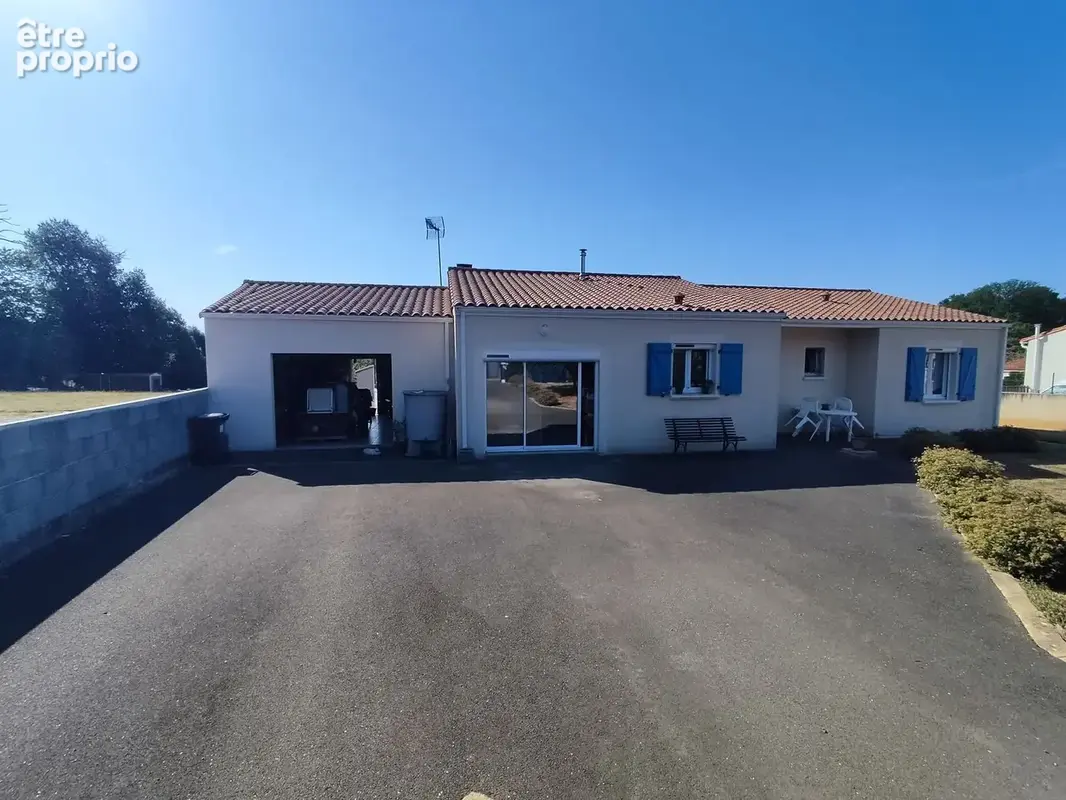 FACADE AVANT AUTRE VUE - Maison à LA CAILLERE-SAINT-HILAIRE