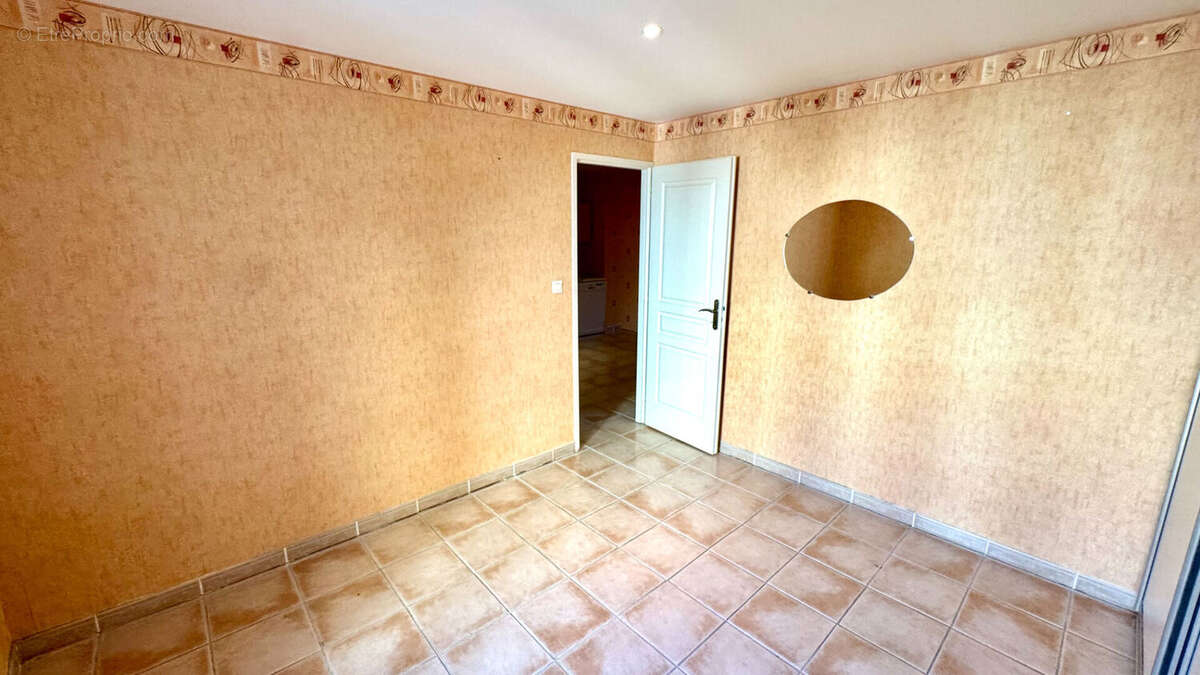 Appartement à ENTRAIGUES-SUR-LA-SORGUE