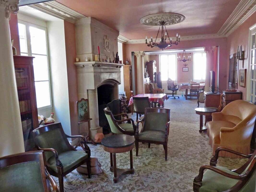 Maison à MAILLY-LE-CHATEAU