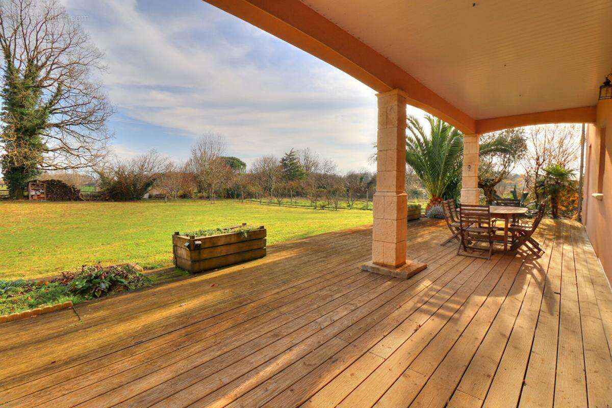 Maison à FAYE-SUR-ARDIN