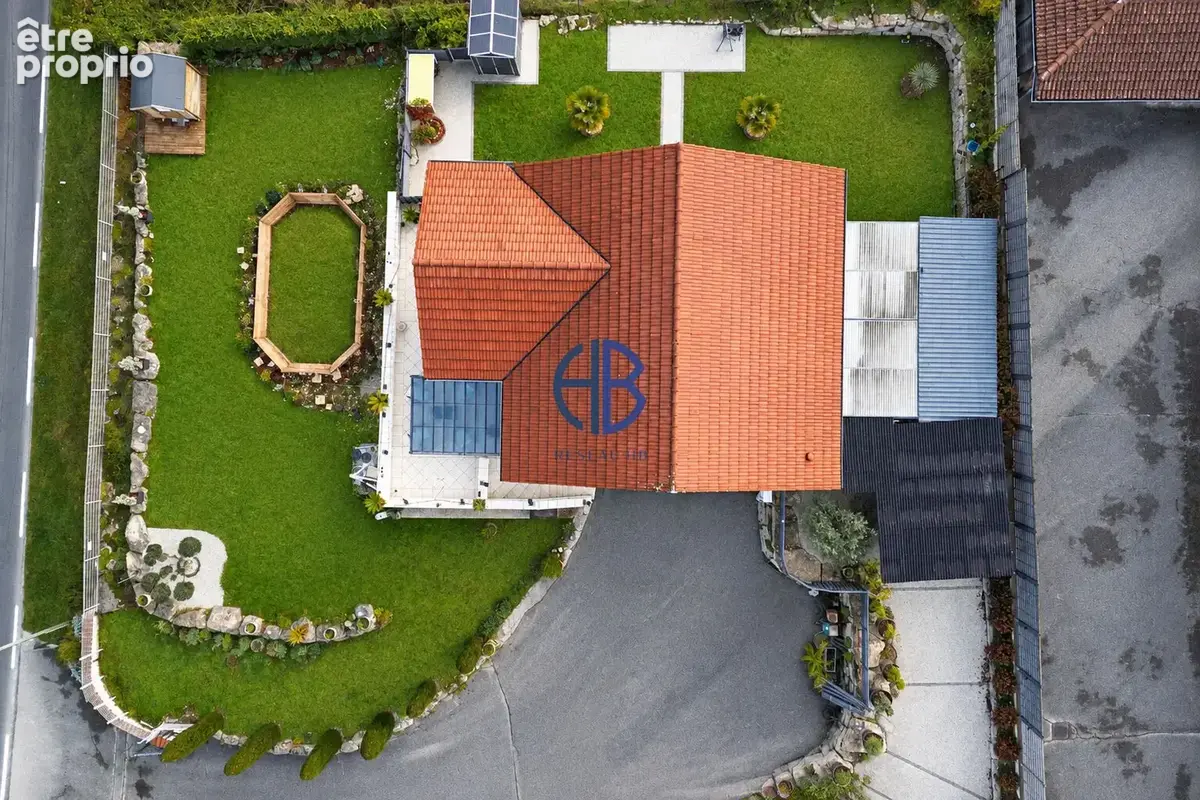 Maison familiale de 114 m², terrain paysagé de 1 423 m², sous-sol complet - photo 2