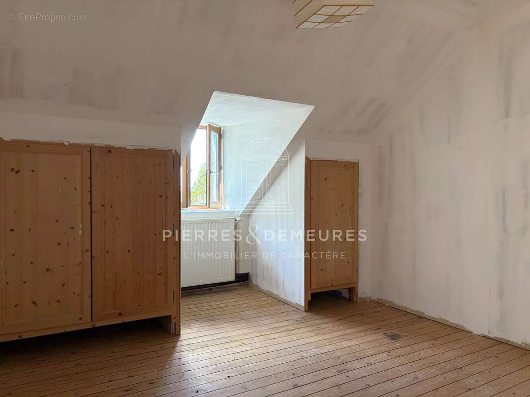 Maison à LA CHAPELLE-SAINT-URSIN