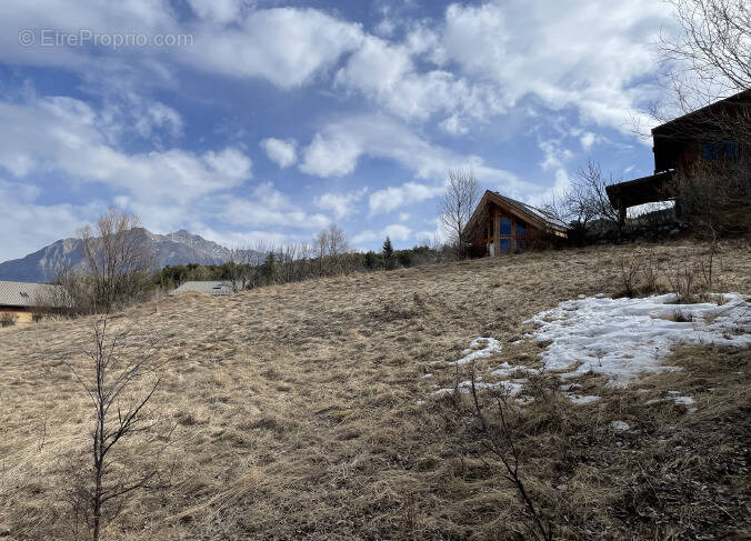 Terrain à ENCHASTRAYES