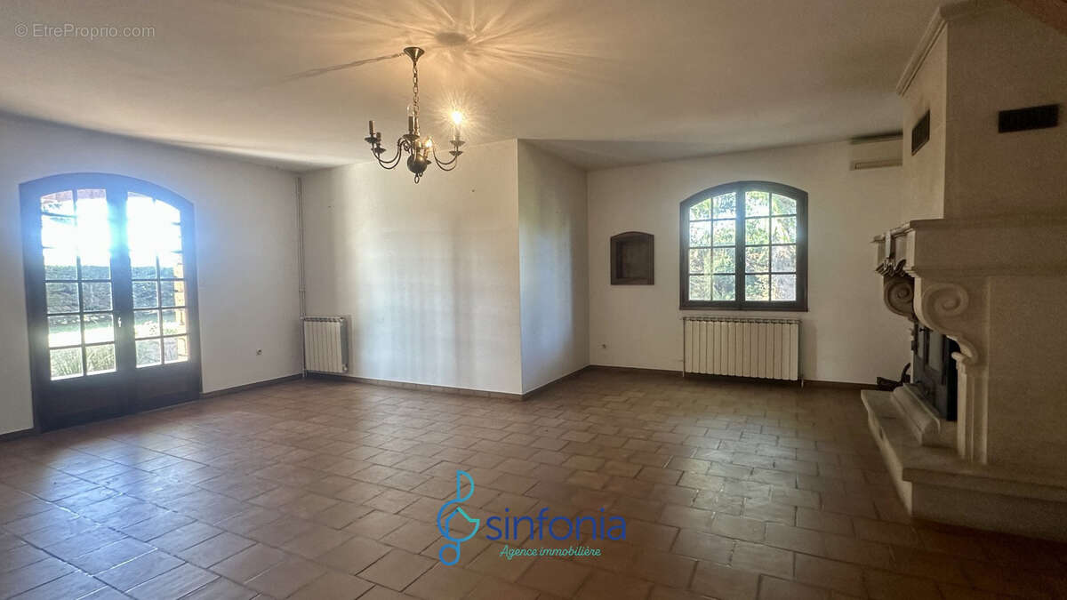 Maison à SAINT-LAURENT-LA-VERNEDE