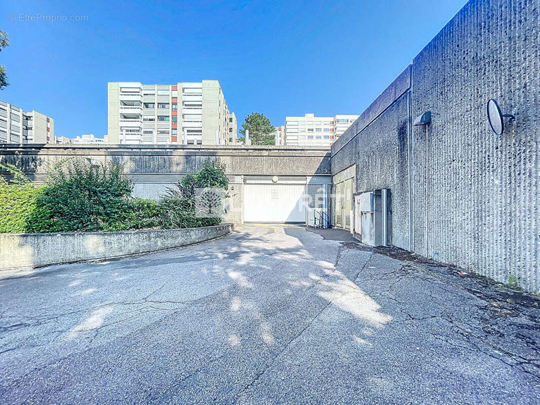 Parking à CALUIRE-ET-CUIRE