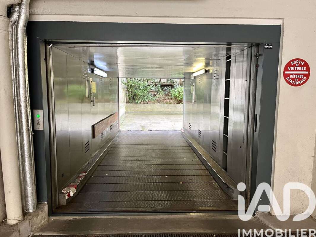 Photo 4 - Parking à PARIS-15E