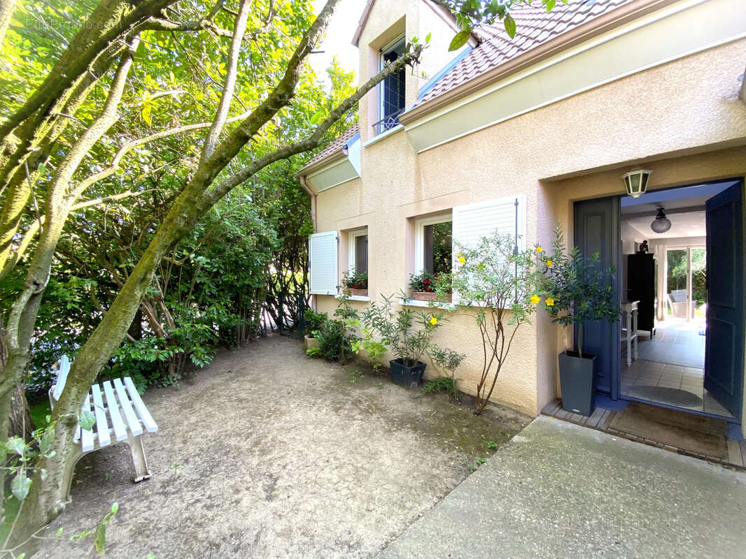 Maison à CHENNEVIERES-SUR-MARNE