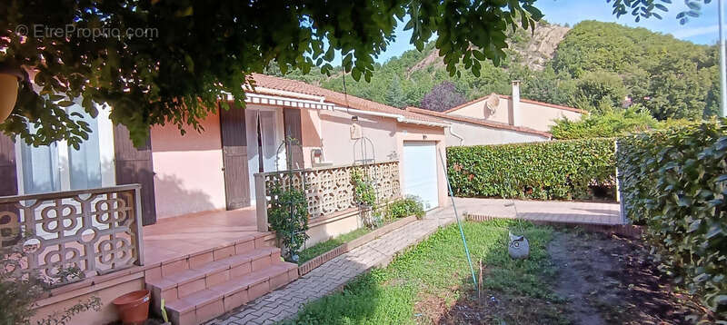 DIGNE-LES-BAINS (04) MAISON de PLAIN PIED de 75 m2 avec terrain de 773 m² et garage - photo 2