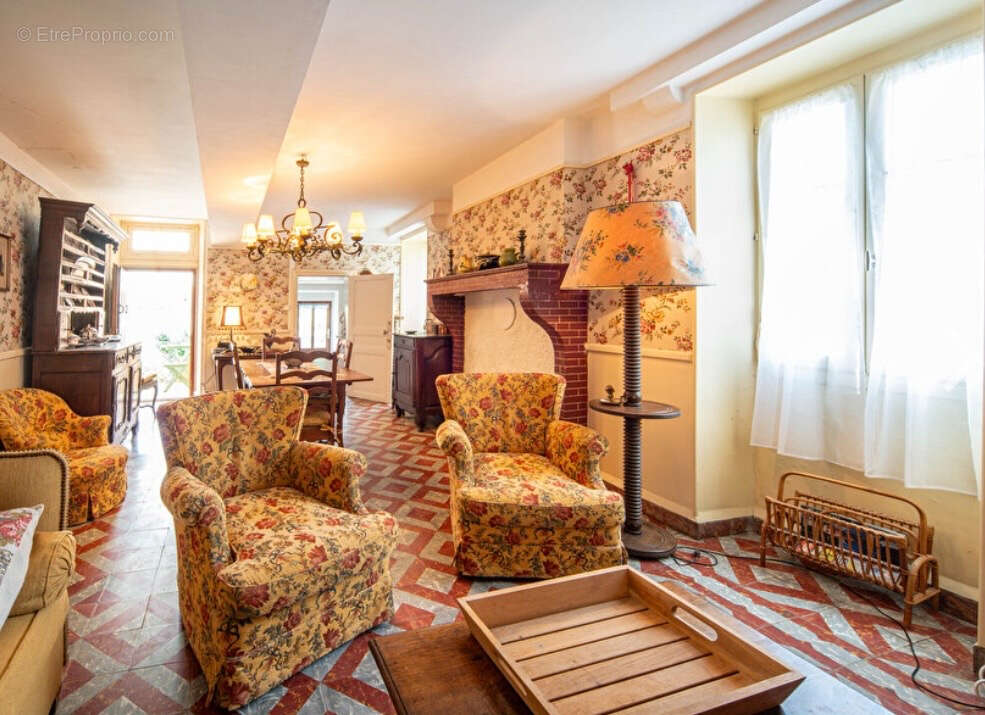 Maison à SAINT-MARTIN-SOUS-MONTAIGU