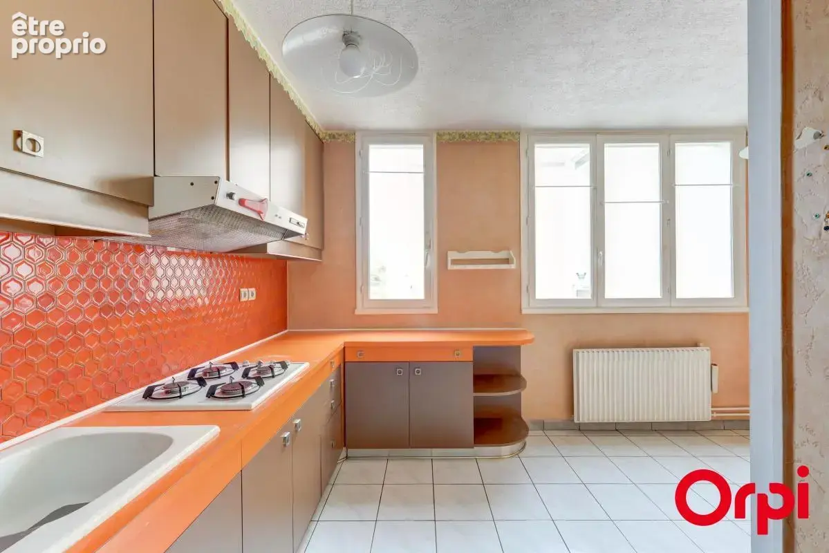 Exclusivité Orpi - Appartement T3 lumineux et traversant de près de 70 m2 avec une place privative - photo 6