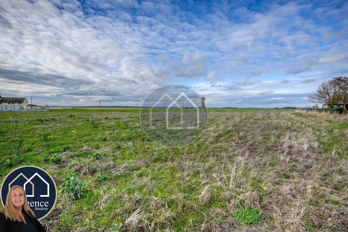 Terrain à HOUDAN