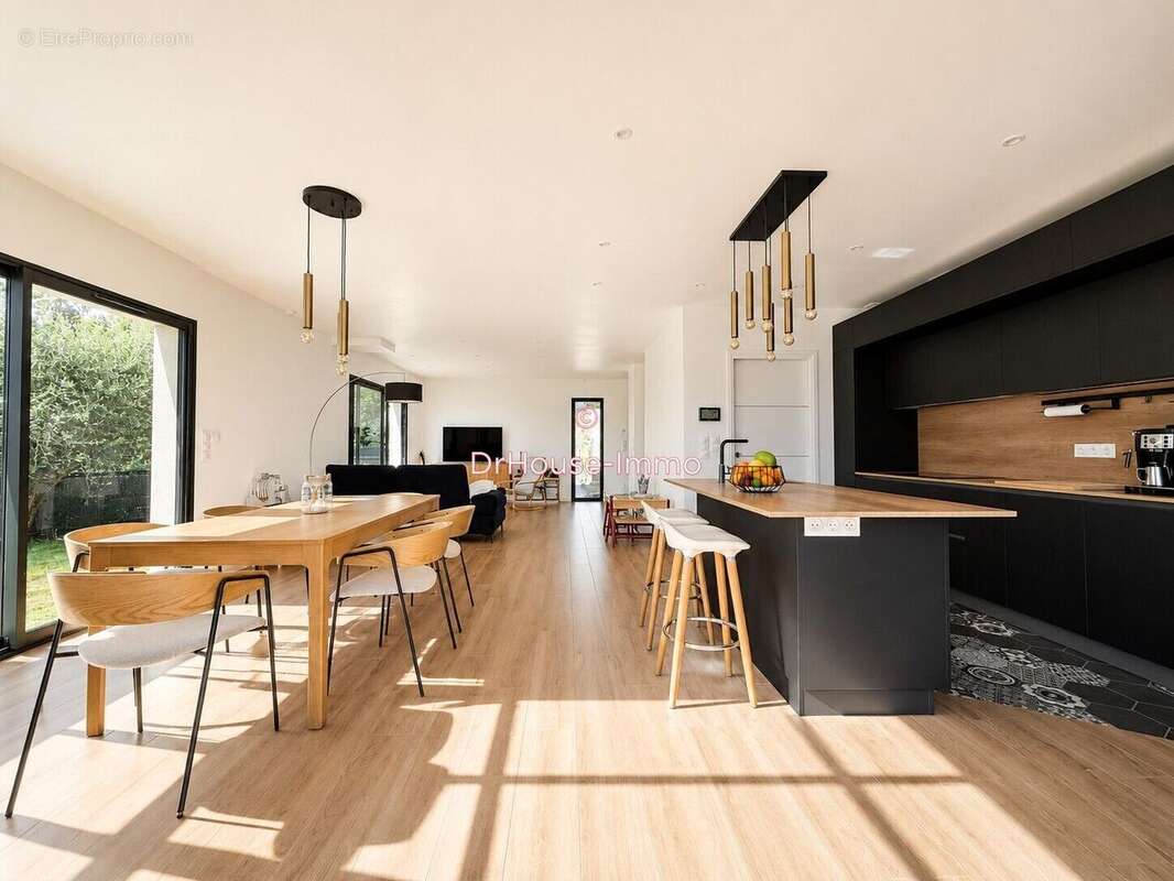 Maison 109 m² à Carros  - photo 2